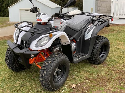 A sturdy yet light weight frames holds ensures that the suspension and engine can perform at the highest level! Thanks to features like a tool-less removable seat to access the air filter, maintenance is easy. . Kayo bull 200 accessories